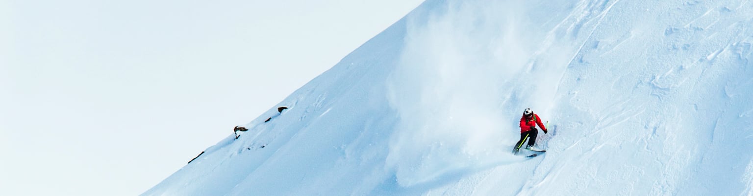 Paisatge d'hivern a les muntanyes d'Andorra amb neu